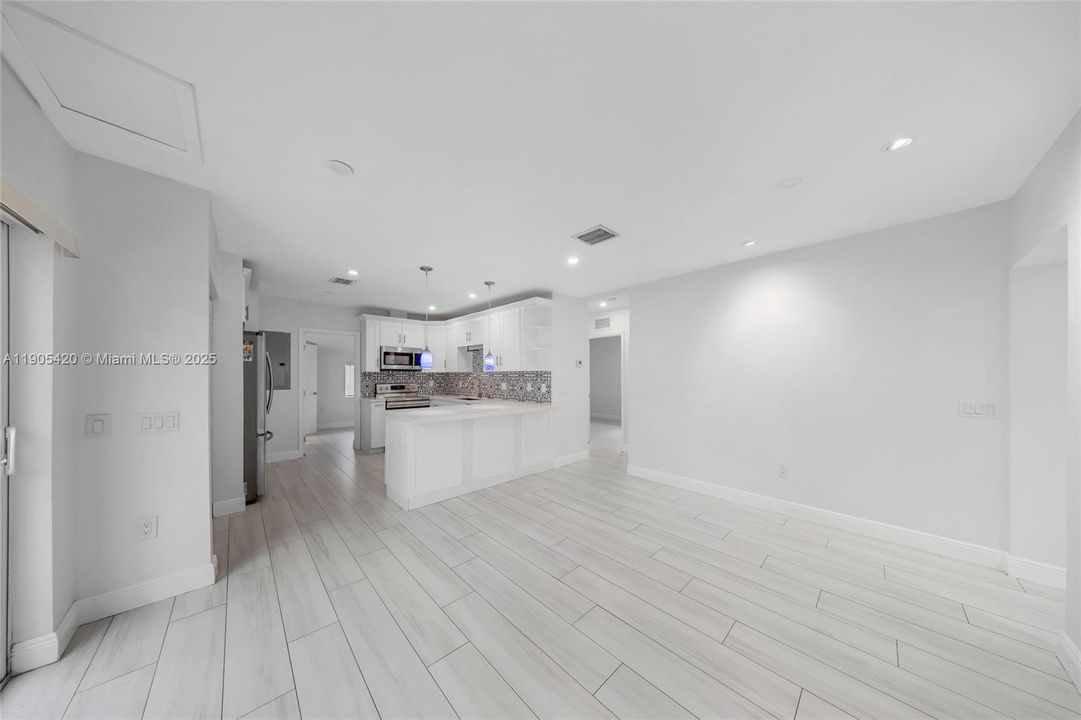 Recently Rented: $3,800 (4 beds, 2 baths, 1430 Square Feet)