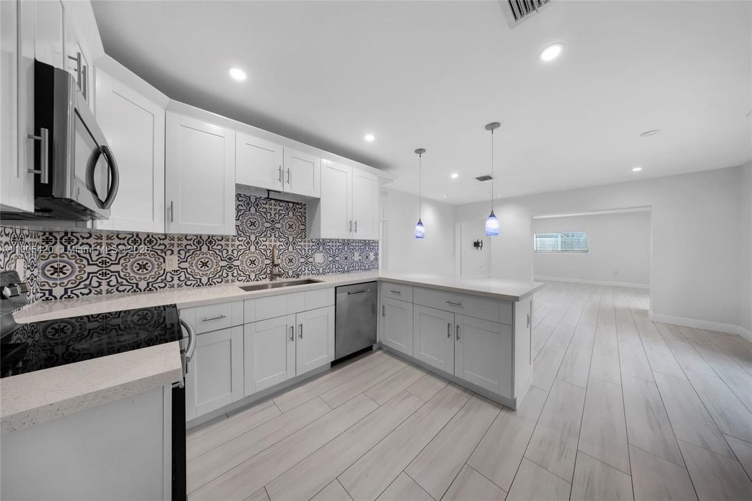 Recently Rented: $3,800 (4 beds, 2 baths, 1430 Square Feet)