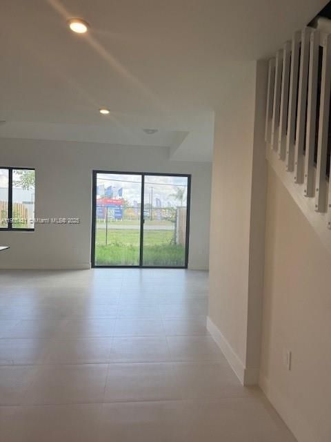 最近租的: $2,450 (3 贝兹, 2 浴室, 0 平方英尺)