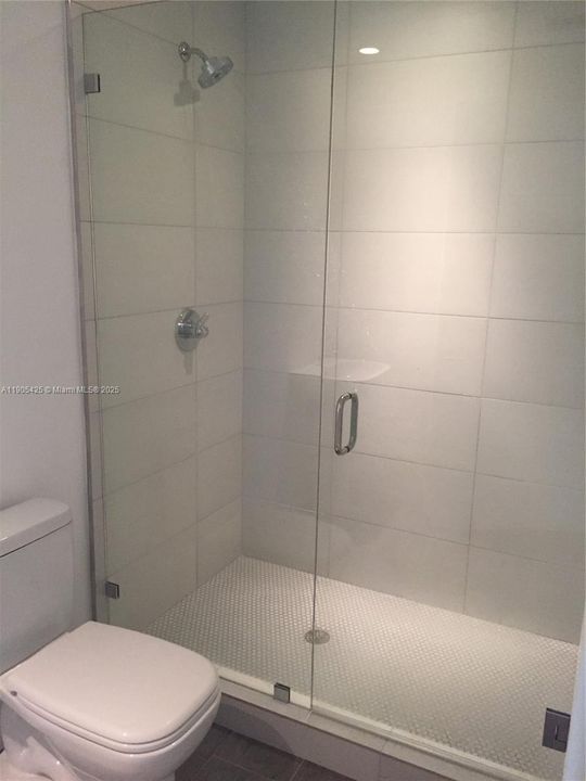 For Sale: $750,000 (2 beds, 2 baths, 912 Square Feet)