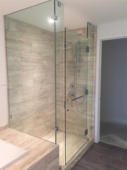 For Sale: $750,000 (2 beds, 2 baths, 912 Square Feet)