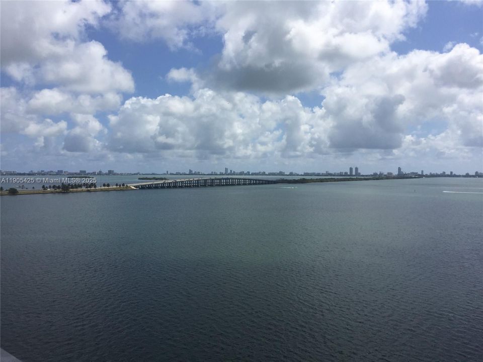 For Sale: $750,000 (2 beds, 2 baths, 912 Square Feet)