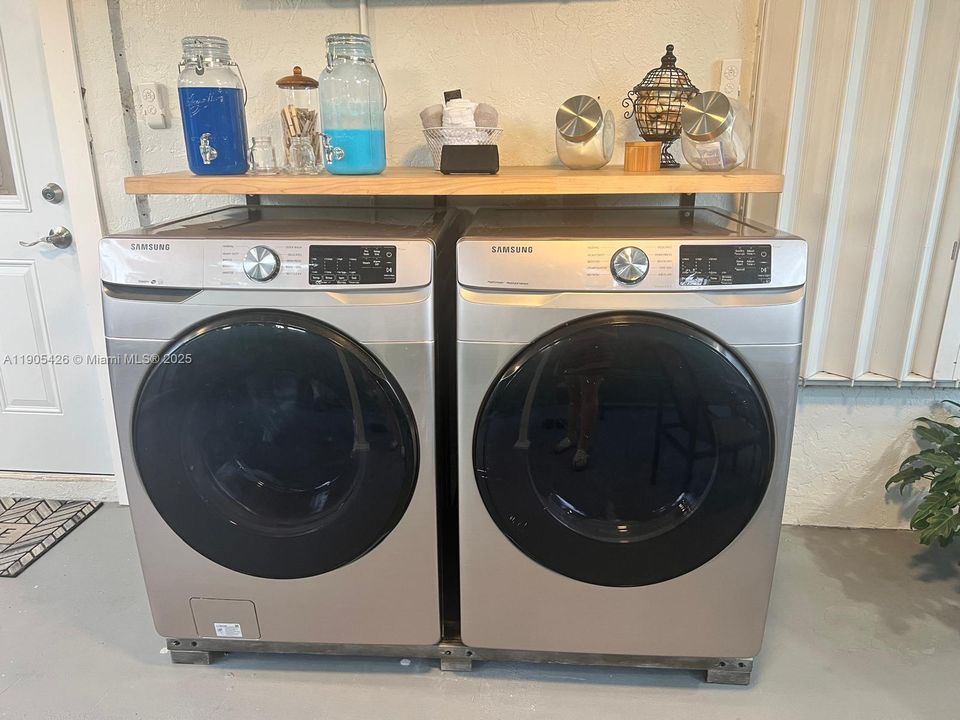 合同活跃: $2,700 (3 贝兹, 2 浴室, 1050 平方英尺)