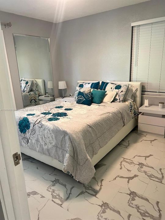 合同活跃: $2,700 (3 贝兹, 2 浴室, 1050 平方英尺)