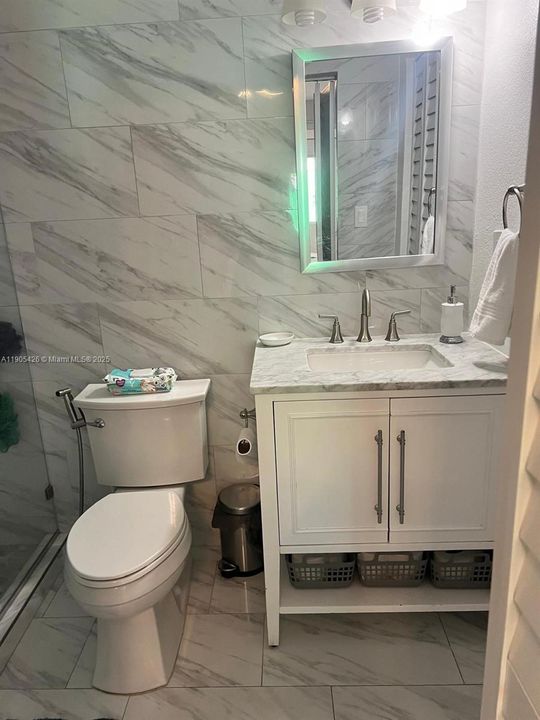 合同活跃: $2,700 (3 贝兹, 2 浴室, 1050 平方英尺)