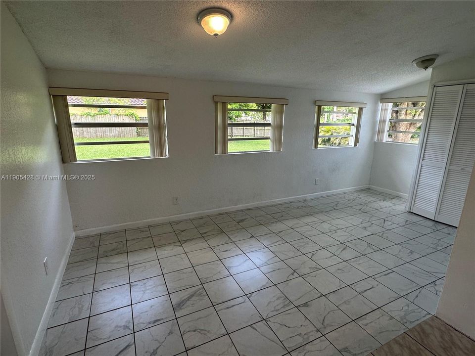 For Rent: $3,850 (3 beds, 2 baths, 1475 Square Feet)