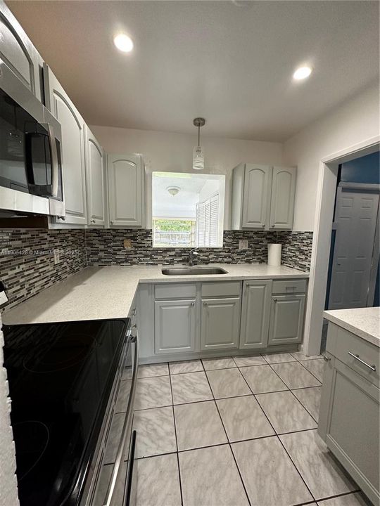 For Rent: $3,850 (3 beds, 2 baths, 1475 Square Feet)