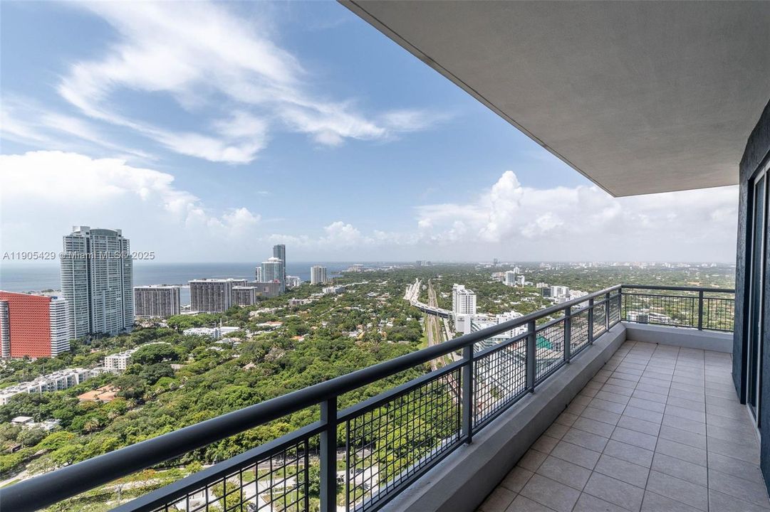 For Sale: $739,000 (2 beds, 3 baths, 1288 Square Feet)