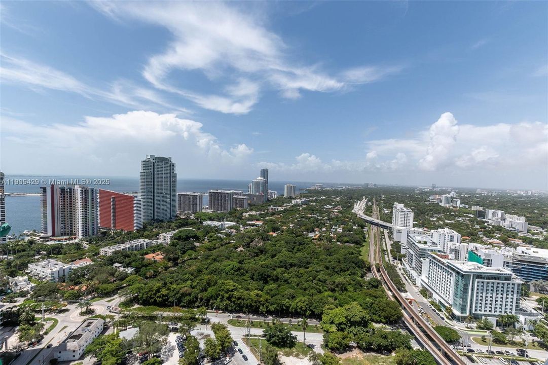 For Sale: $739,000 (2 beds, 3 baths, 1288 Square Feet)