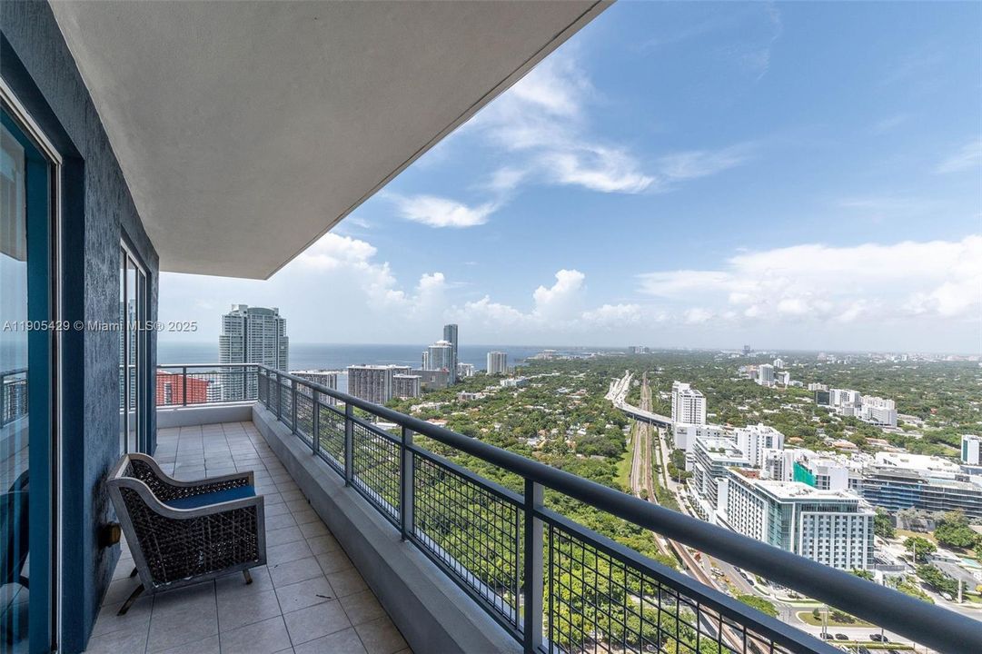 For Sale: $739,000 (2 beds, 3 baths, 1288 Square Feet)
