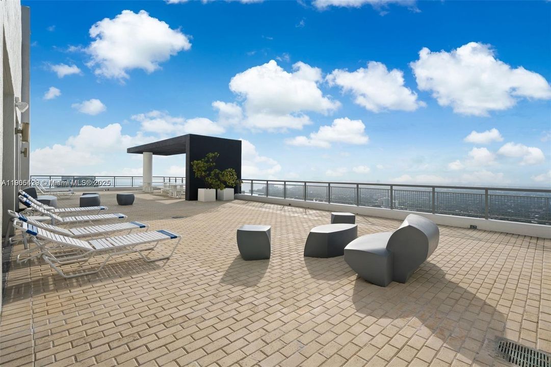 For Sale: $739,000 (2 beds, 3 baths, 1288 Square Feet)