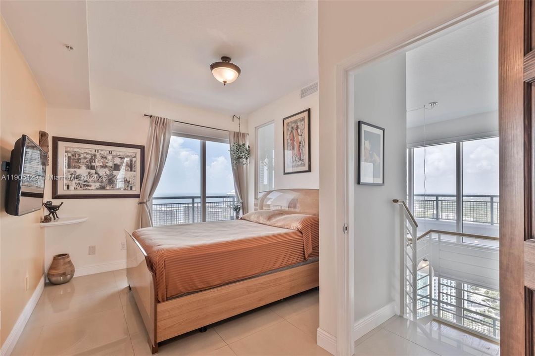 For Sale: $739,000 (2 beds, 3 baths, 1288 Square Feet)