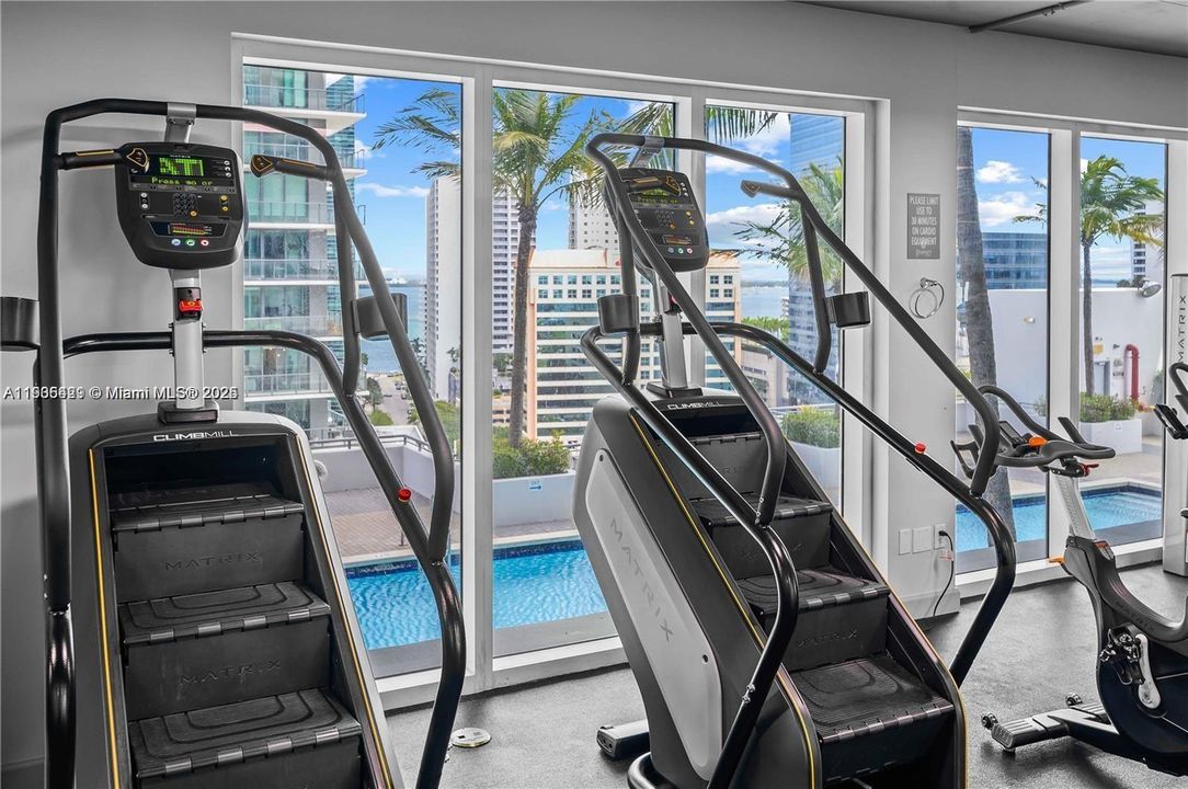 For Sale: $739,000 (2 beds, 3 baths, 1288 Square Feet)