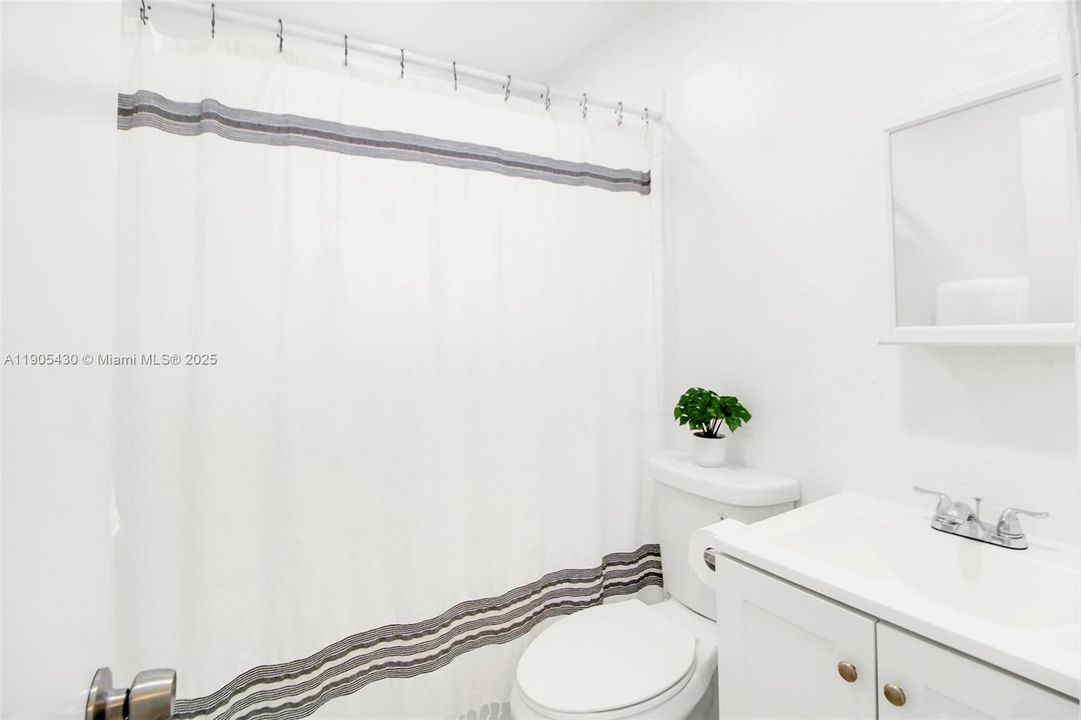 For Rent: $2,300 (2 beds, 1 baths, 825 Square Feet)