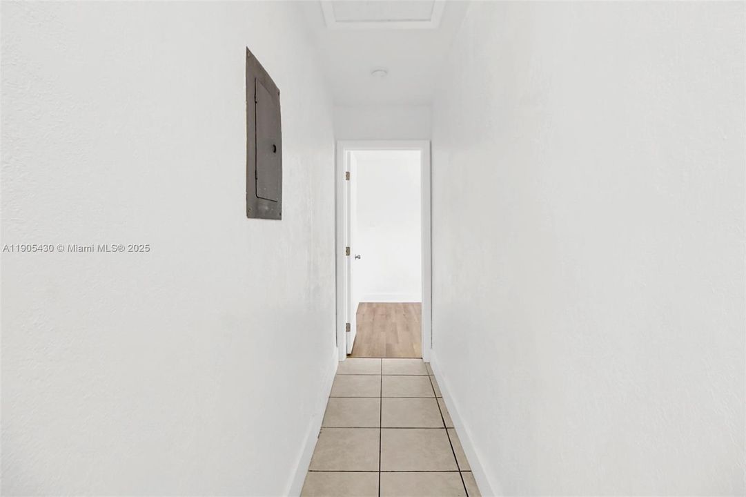 For Rent: $2,300 (2 beds, 1 baths, 825 Square Feet)