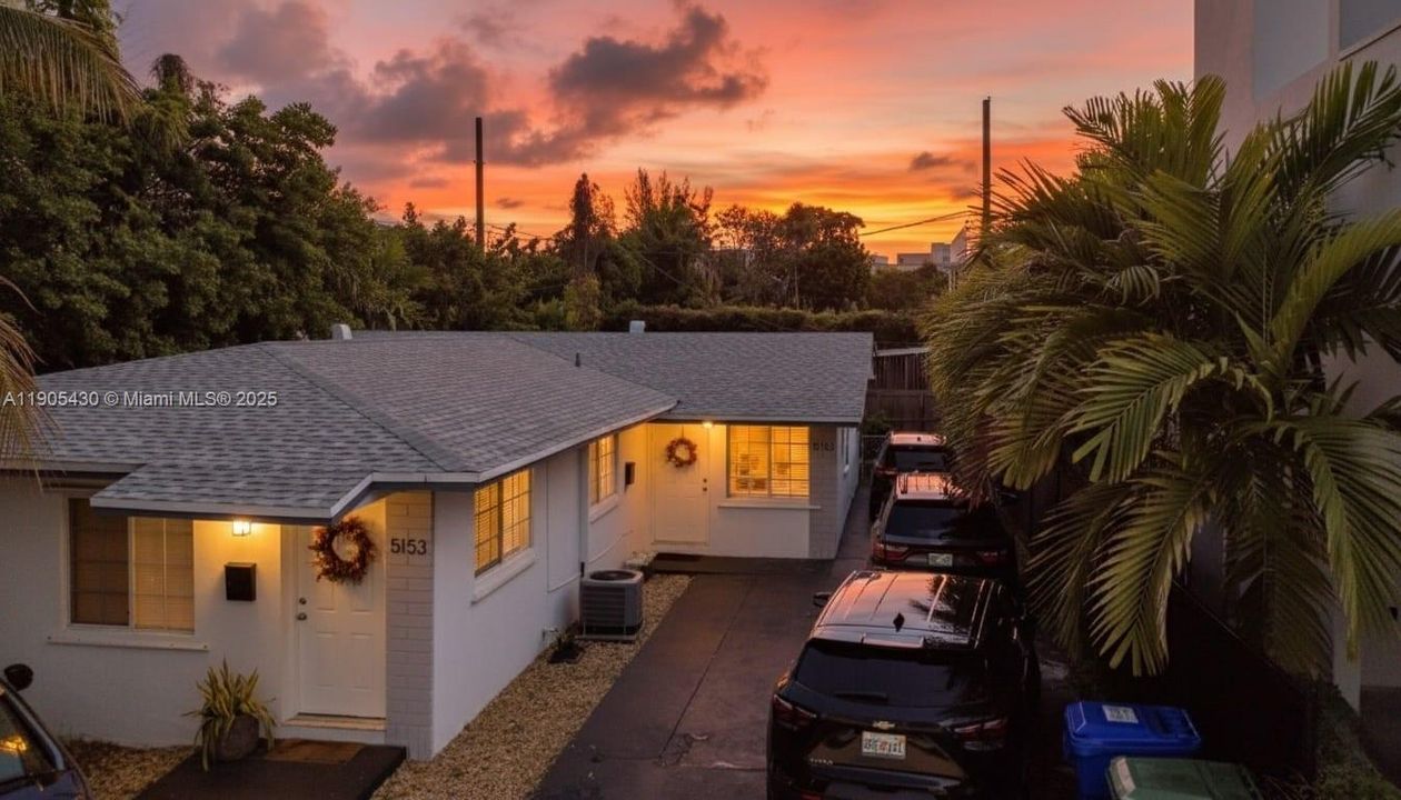 For Rent: $2,300 (2 beds, 1 baths, 825 Square Feet)