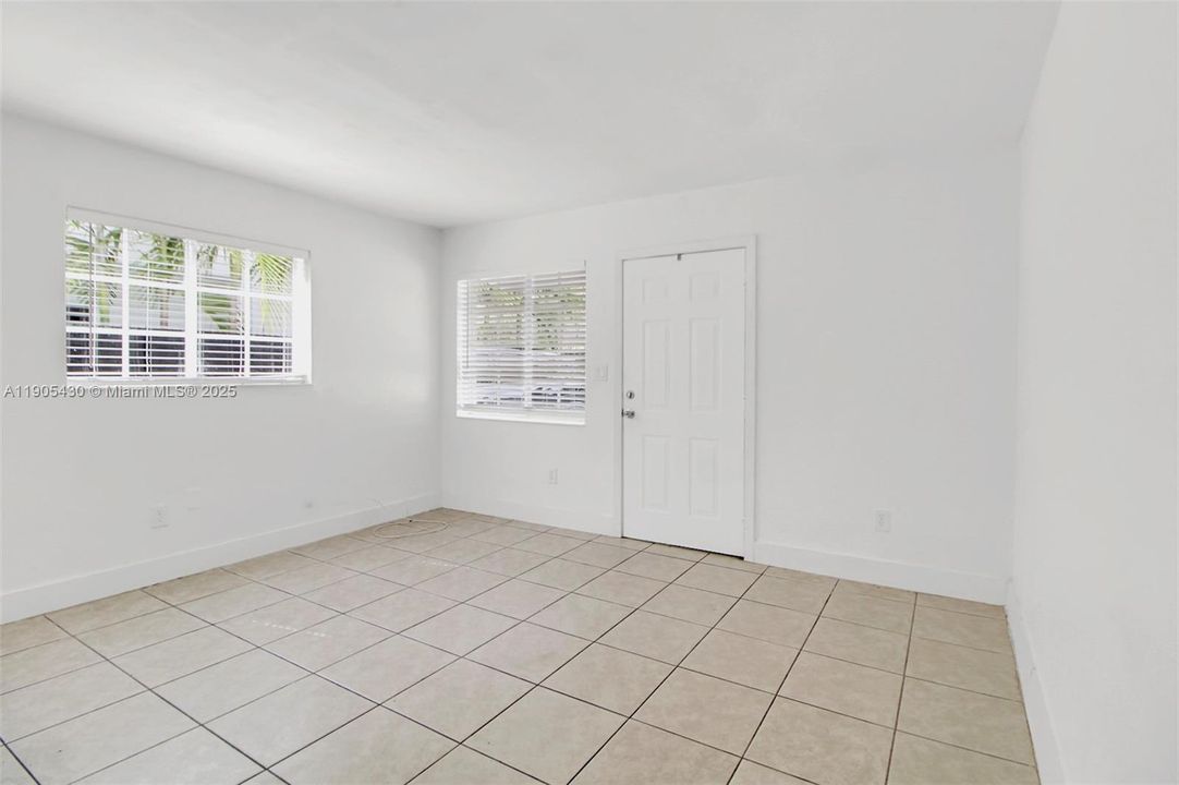 For Rent: $2,300 (2 beds, 1 baths, 825 Square Feet)