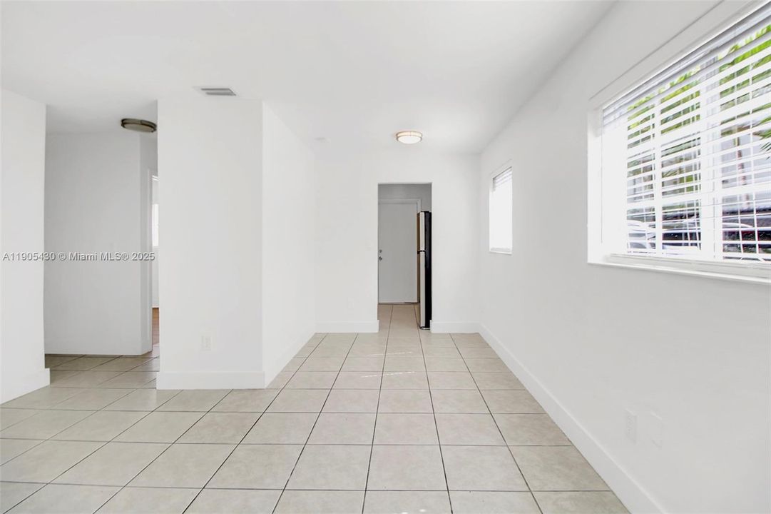 For Rent: $2,300 (2 beds, 1 baths, 825 Square Feet)