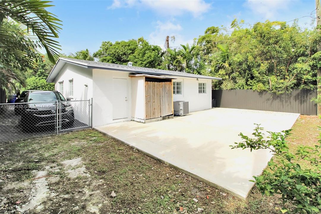 For Rent: $2,300 (2 beds, 1 baths, 825 Square Feet)