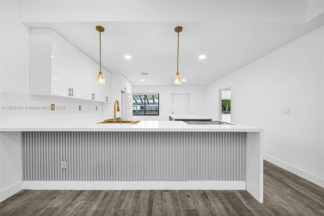 For Sale: $499,999 (3 beds, 2 baths, 1268 Square Feet)