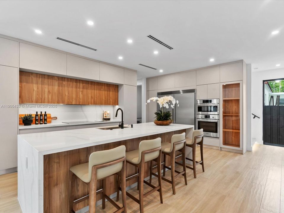 待售: $2,835,000 (5 贝兹, 4 浴室, 0 平方英尺)