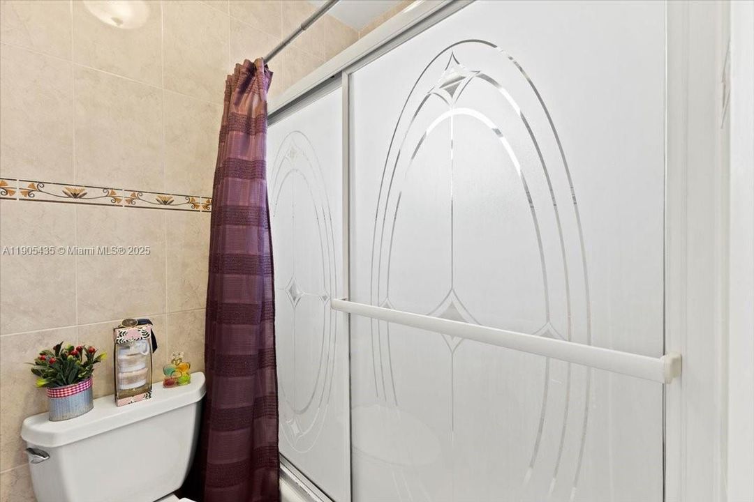 Active With Contract: $225,000 (2 beds, 2 baths, 915 Square Feet)