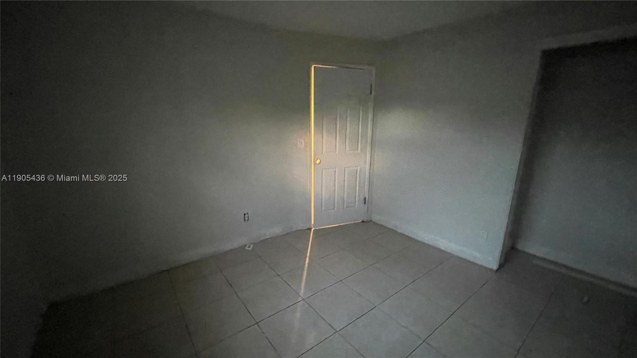 Active With Contract: $2,100 (2 beds, 1 baths, 1678 Square Feet)