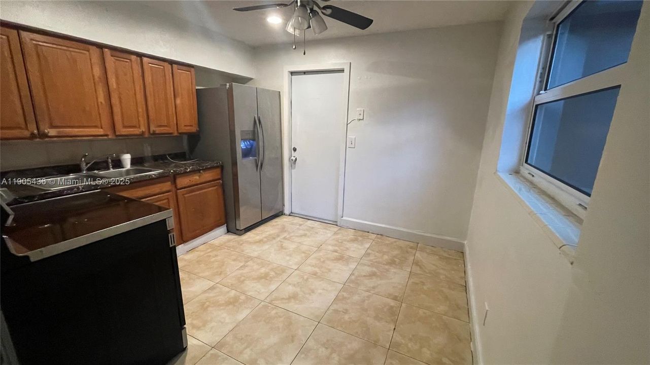 Active With Contract: $2,100 (2 beds, 1 baths, 1678 Square Feet)