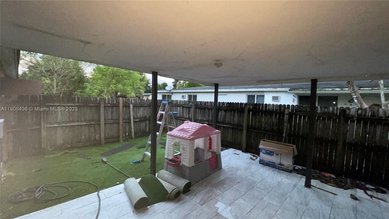 Active With Contract: $2,100 (2 beds, 1 baths, 1678 Square Feet)