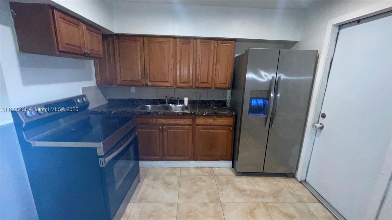 Active With Contract: $2,100 (2 beds, 1 baths, 1678 Square Feet)