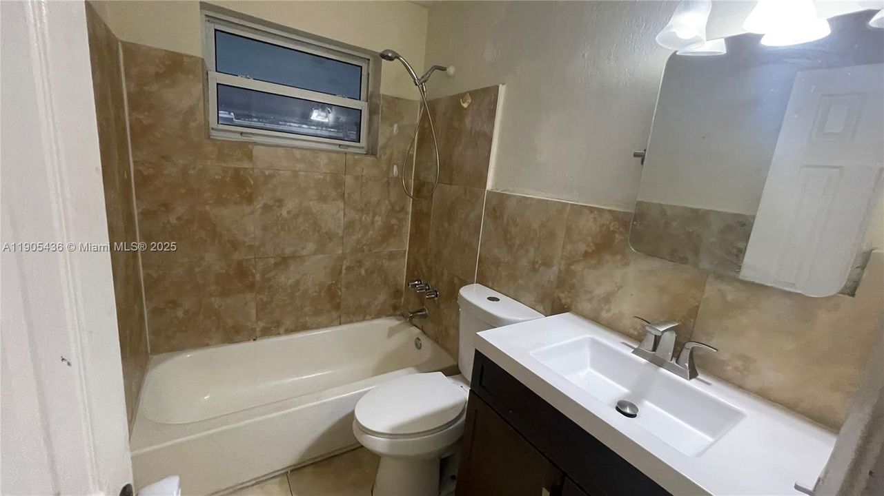 Active With Contract: $2,100 (2 beds, 1 baths, 1678 Square Feet)