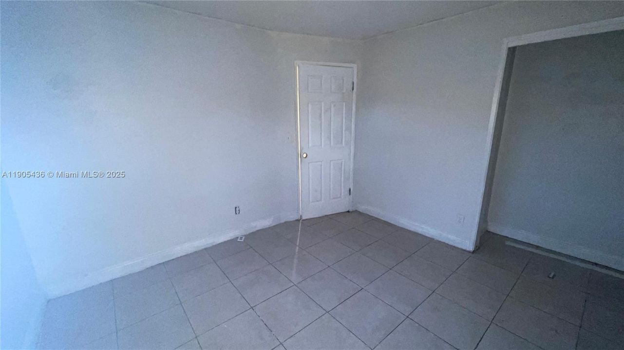 Active With Contract: $2,100 (2 beds, 1 baths, 1678 Square Feet)