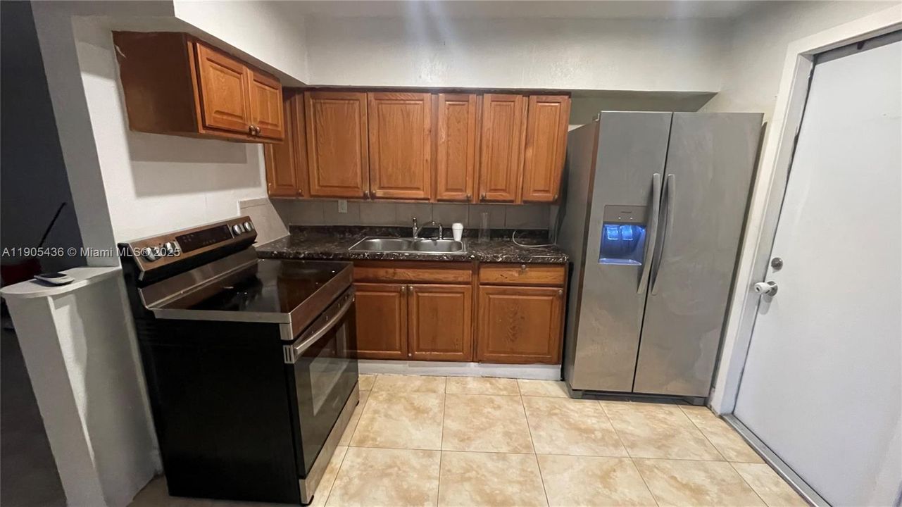 Active With Contract: $2,100 (2 beds, 1 baths, 1678 Square Feet)