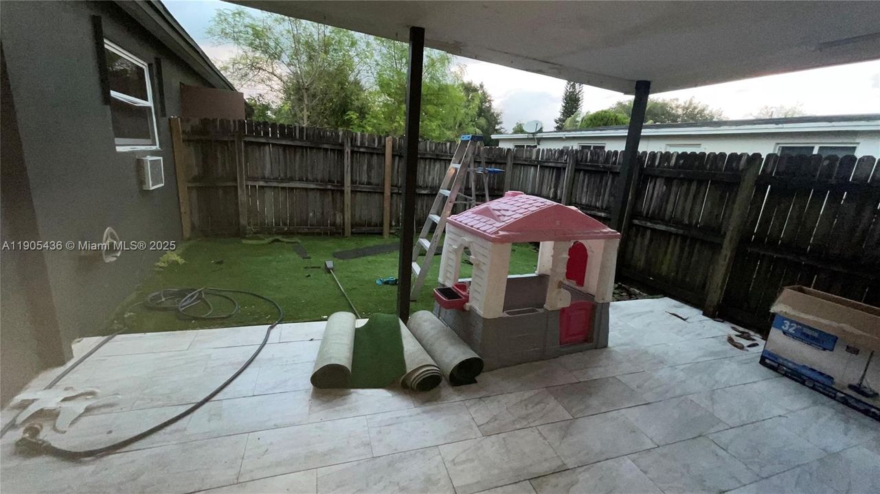 Active With Contract: $2,100 (2 beds, 1 baths, 1678 Square Feet)