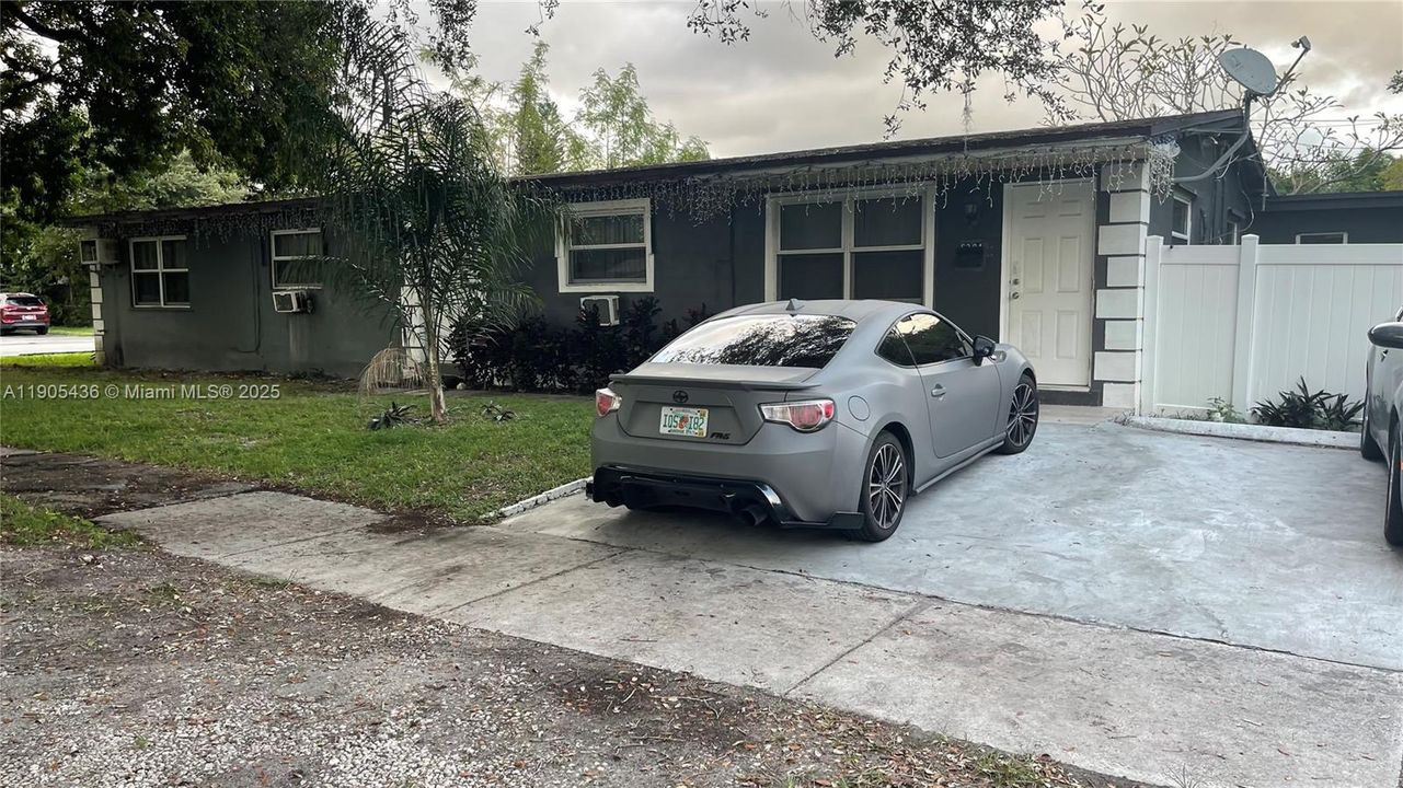 Active With Contract: $2,100 (2 beds, 1 baths, 1678 Square Feet)