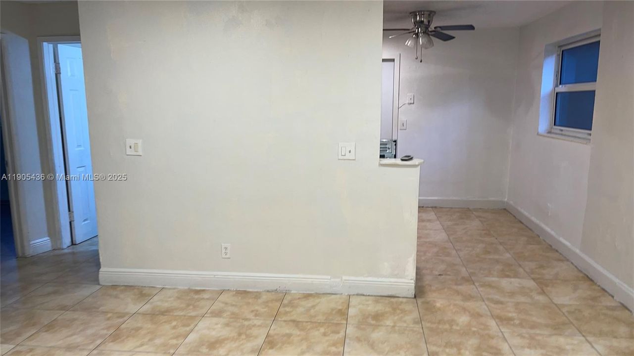Active With Contract: $2,100 (2 beds, 1 baths, 1678 Square Feet)