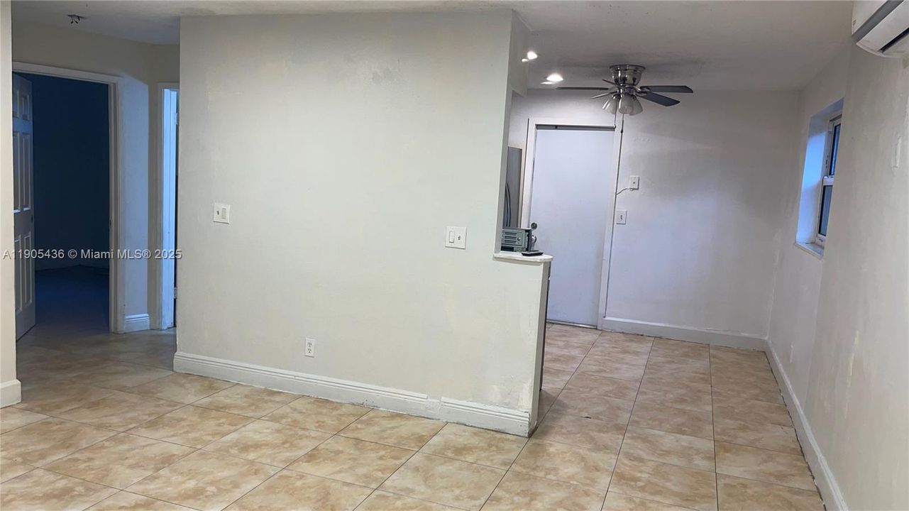 Active With Contract: $2,100 (2 beds, 1 baths, 1678 Square Feet)