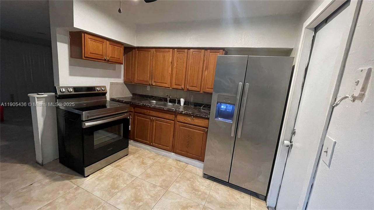 Active With Contract: $2,100 (2 beds, 1 baths, 1678 Square Feet)