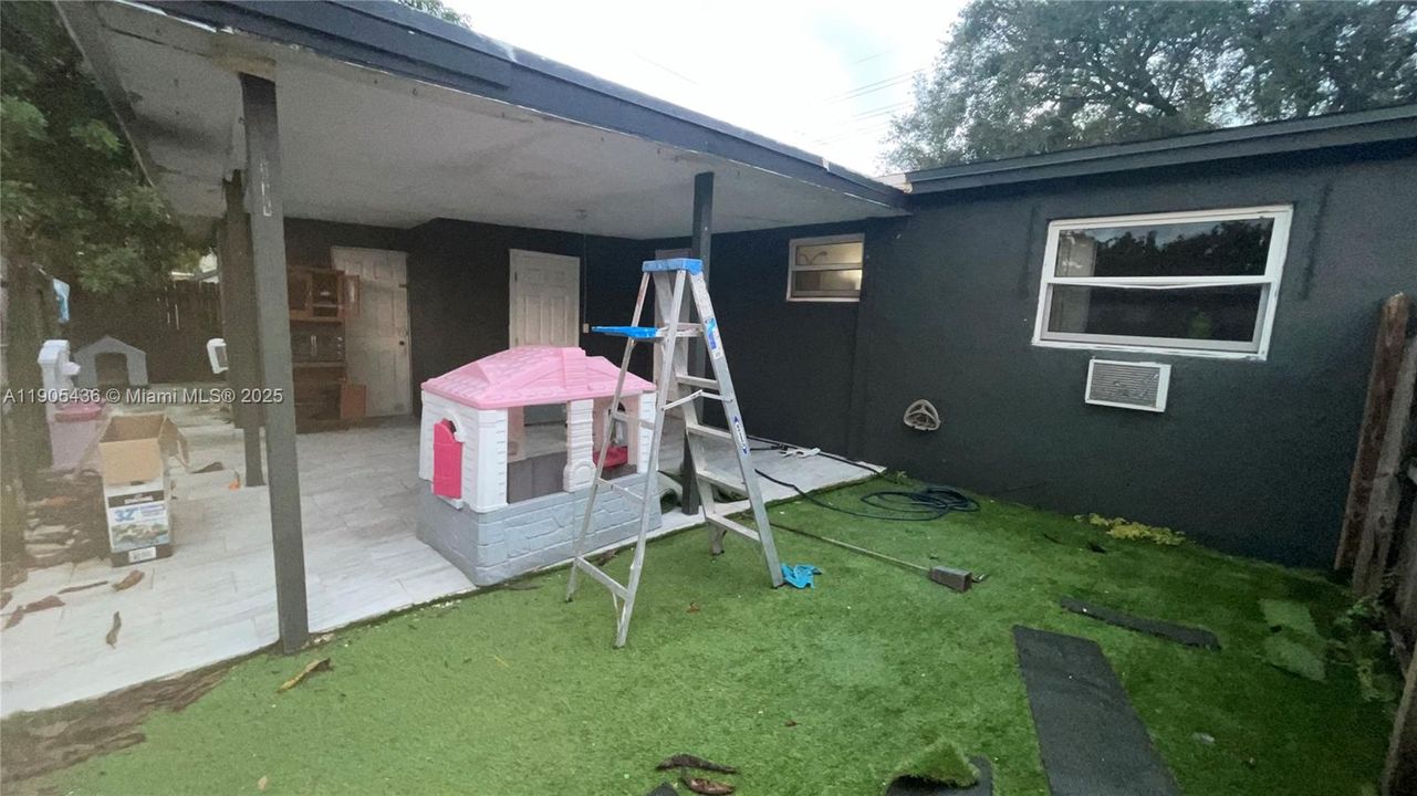 Active With Contract: $2,100 (2 beds, 1 baths, 1678 Square Feet)