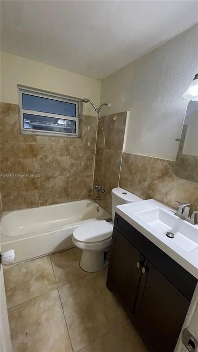 Active With Contract: $2,100 (2 beds, 1 baths, 1678 Square Feet)