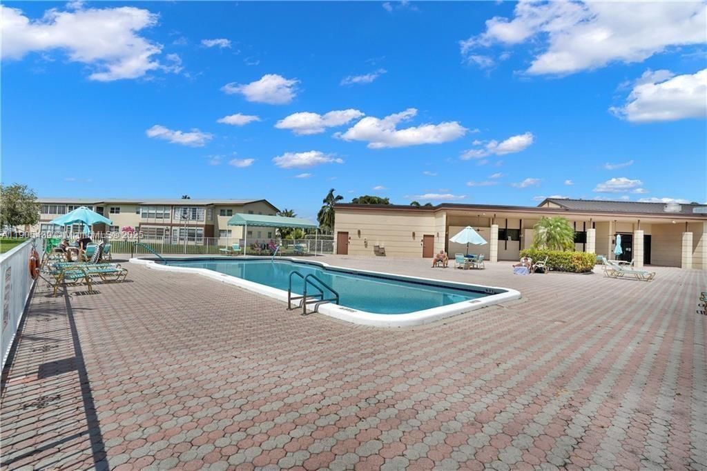 For Rent: $1,690 (2 beds, 2 baths, 990 Square Feet)