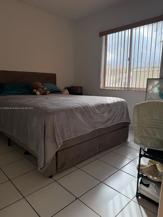 En Venta: $335,000 (3 camas, 2 baños, 1079 Pies cuadrados)