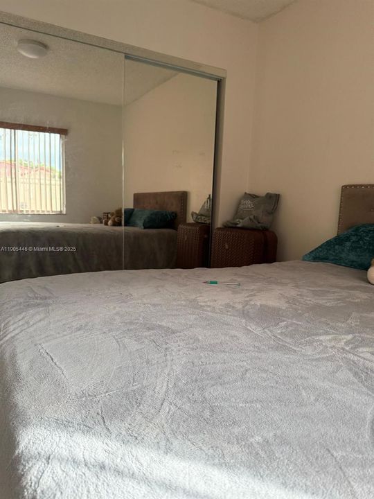 En Venta: $335,000 (3 camas, 2 baños, 1079 Pies cuadrados)