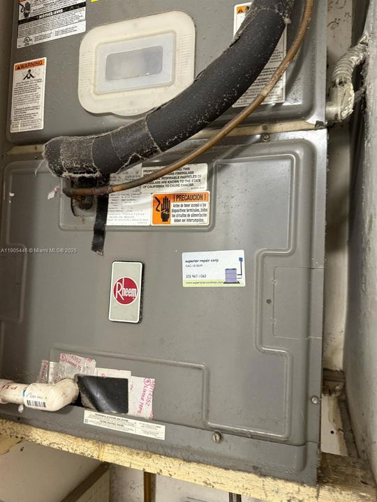 En Venta: $335,000 (3 camas, 2 baños, 1079 Pies cuadrados)