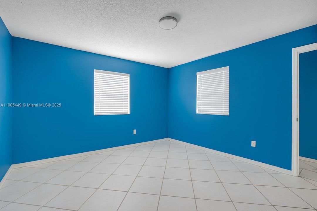 待售: $308,000 (2 贝兹, 2 浴室, 1317 平方英尺)