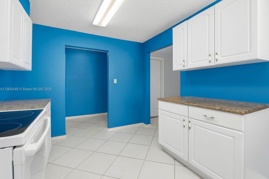 待售: $308,000 (2 贝兹, 2 浴室, 1317 平方英尺)