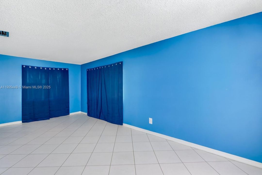 待售: $308,000 (2 贝兹, 2 浴室, 1317 平方英尺)