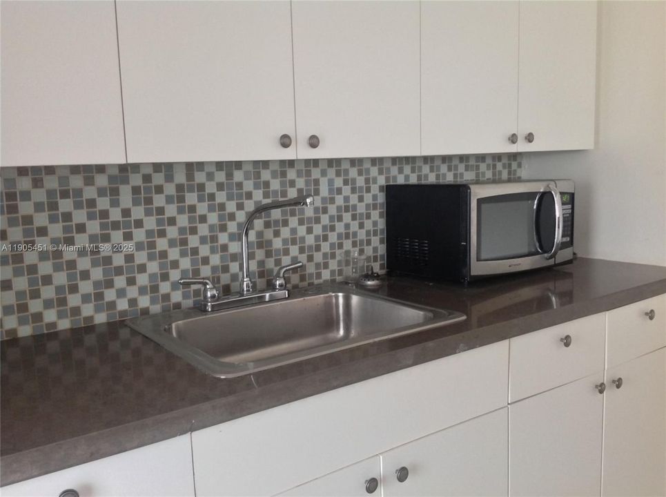 На продажу: $179,900 (1 спален, 1 ванн, 580 Квадратных фут)