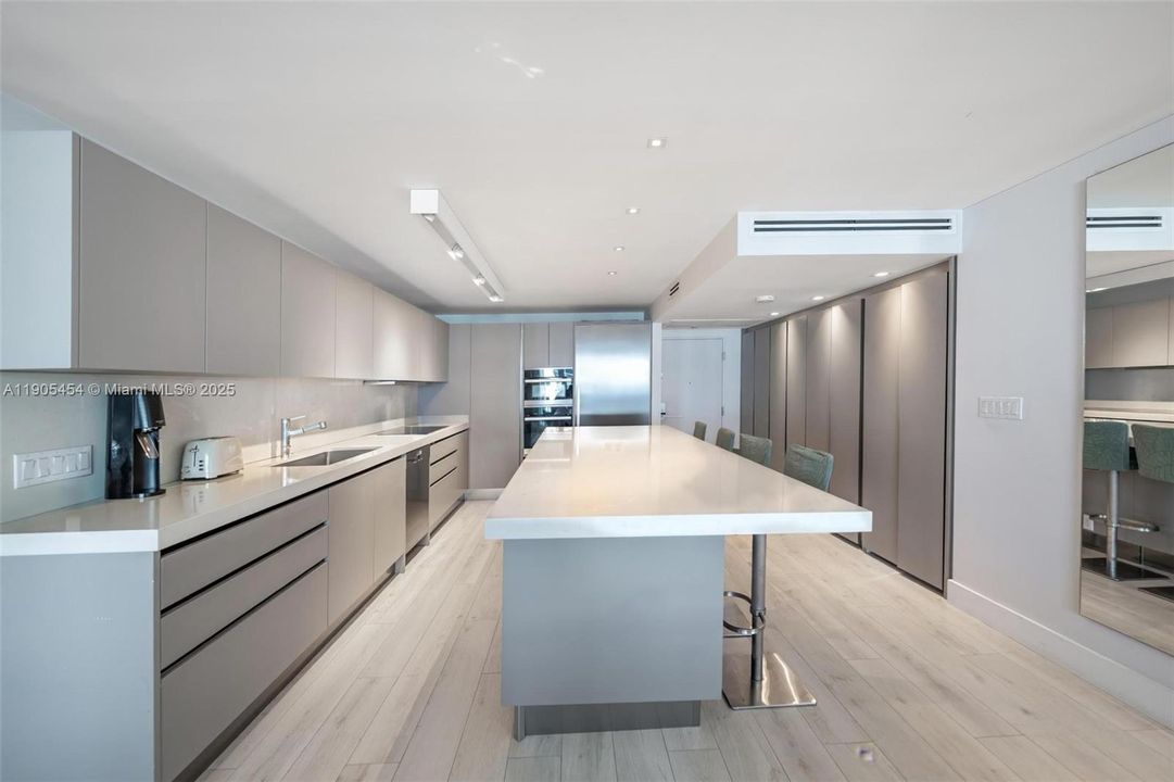 For Sale: $2,999,000 (2 beds, 2 baths, 1640 Square Feet)