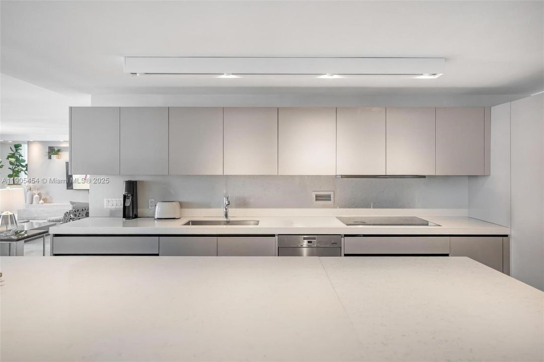 For Sale: $2,999,000 (2 beds, 2 baths, 1640 Square Feet)